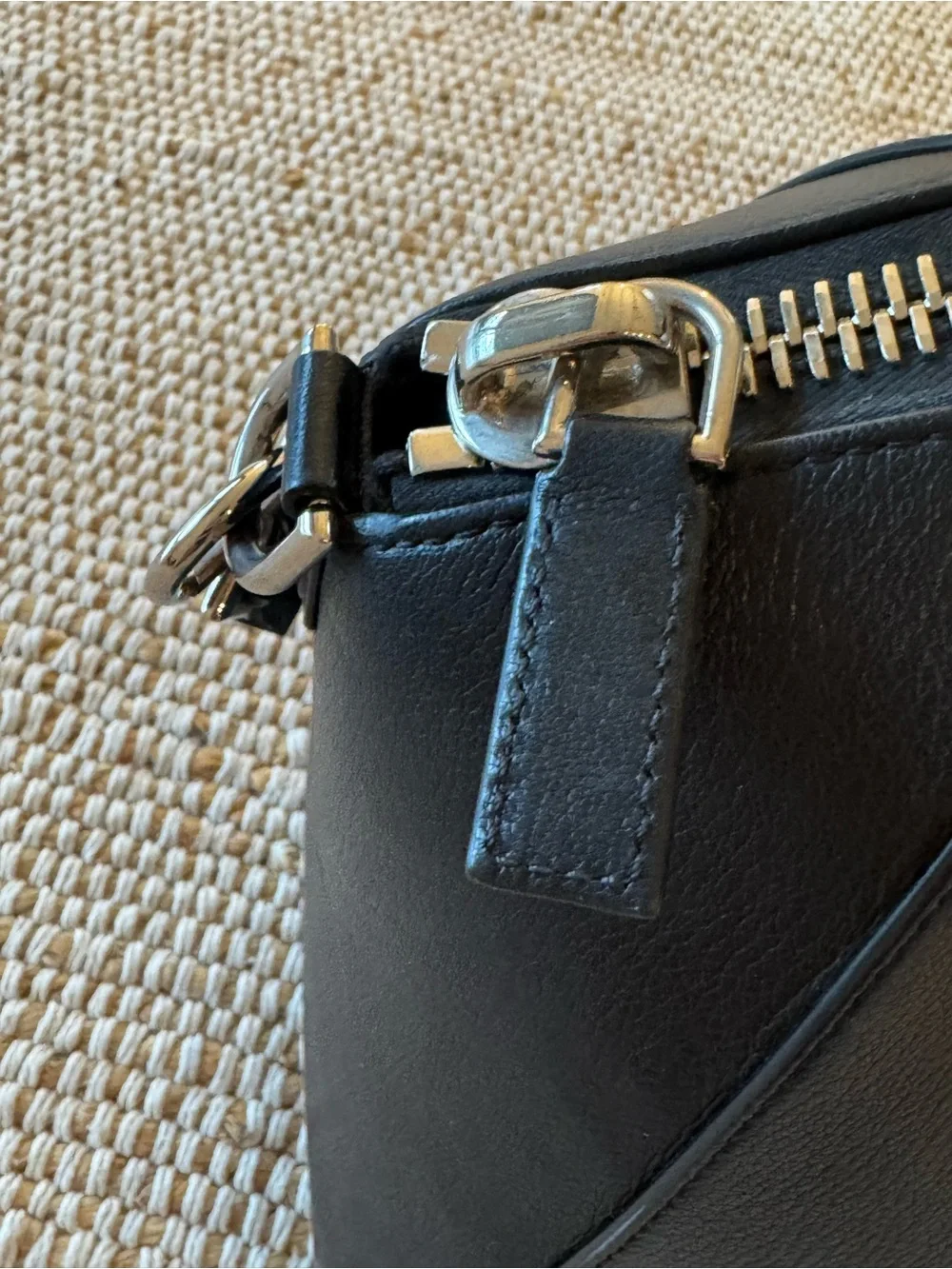 Givenchy Sugar Goatskin Medium Antigona Bag Black EUC